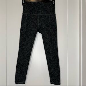 Athleta Salutation Stash Pocket II 7/8 Tight